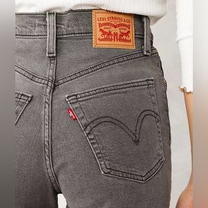 Levi’s Ribcage Straight Ankle Jeans (NWT)